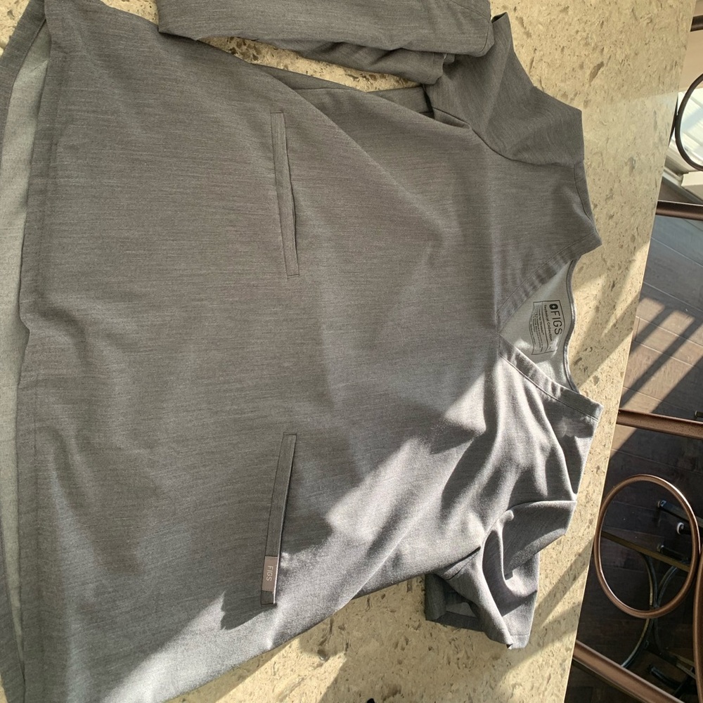 FIGS GRAPHITE XL TOPS LOT